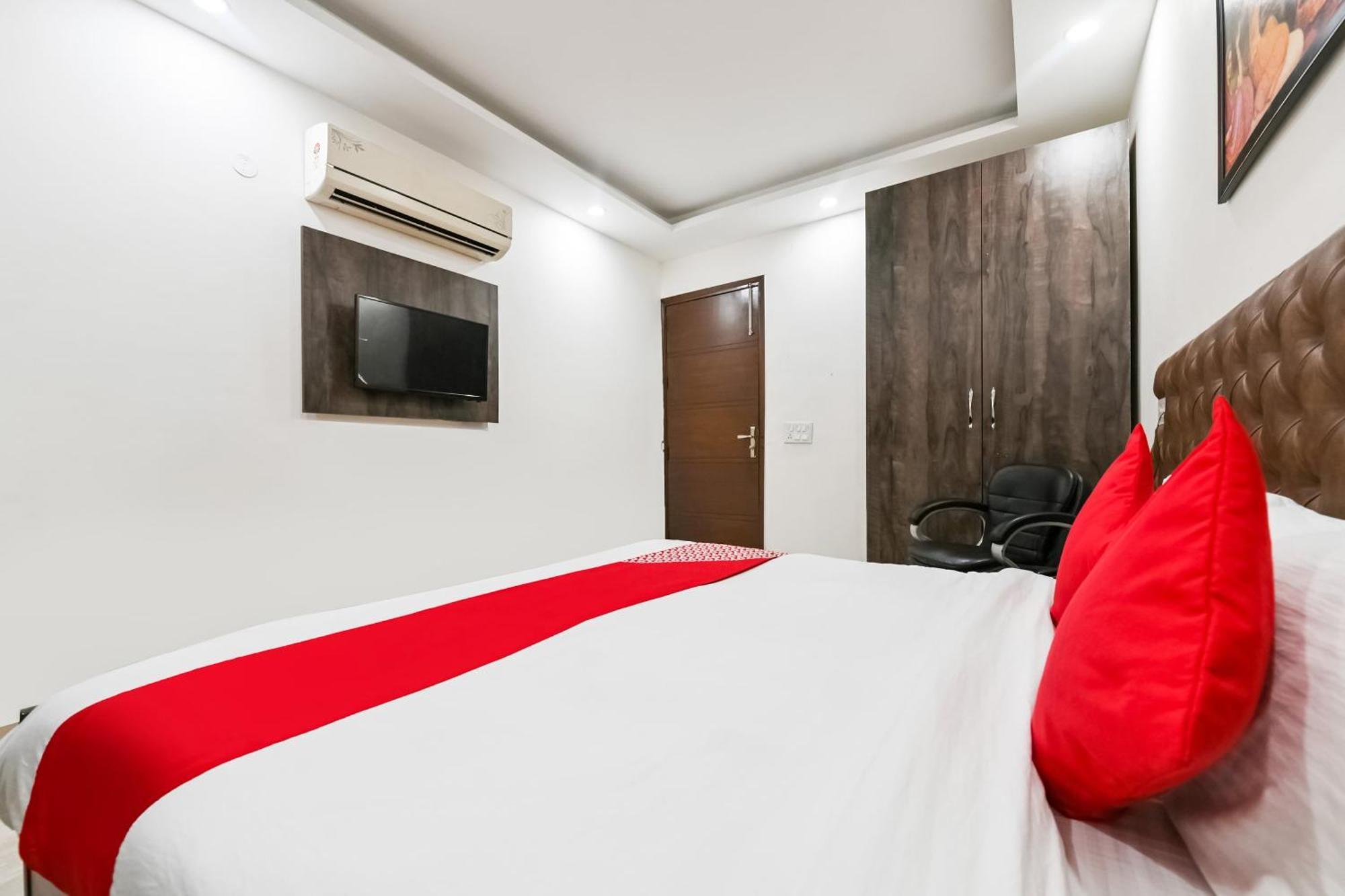 Hotel O Premium Rooms Chhatarpur Új-Delhi Kültér fotó