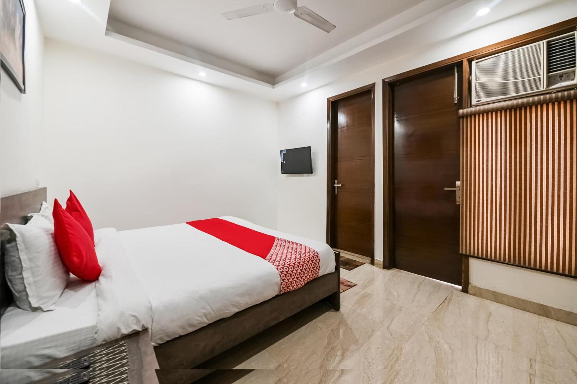 Hotel O Premium Rooms Chhatarpur Új-Delhi Kültér fotó