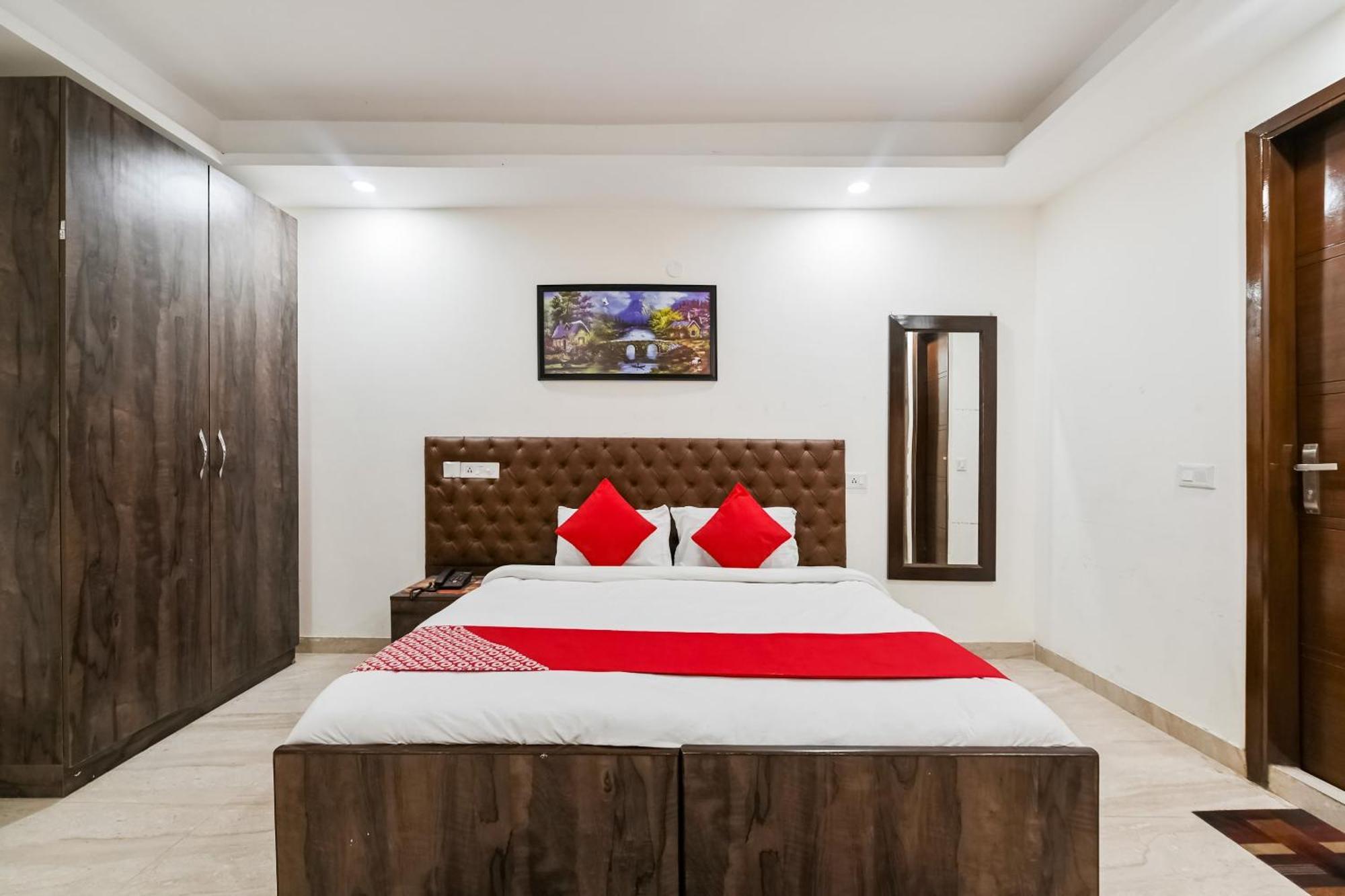 Hotel O Premium Rooms Chhatarpur Új-Delhi Kültér fotó