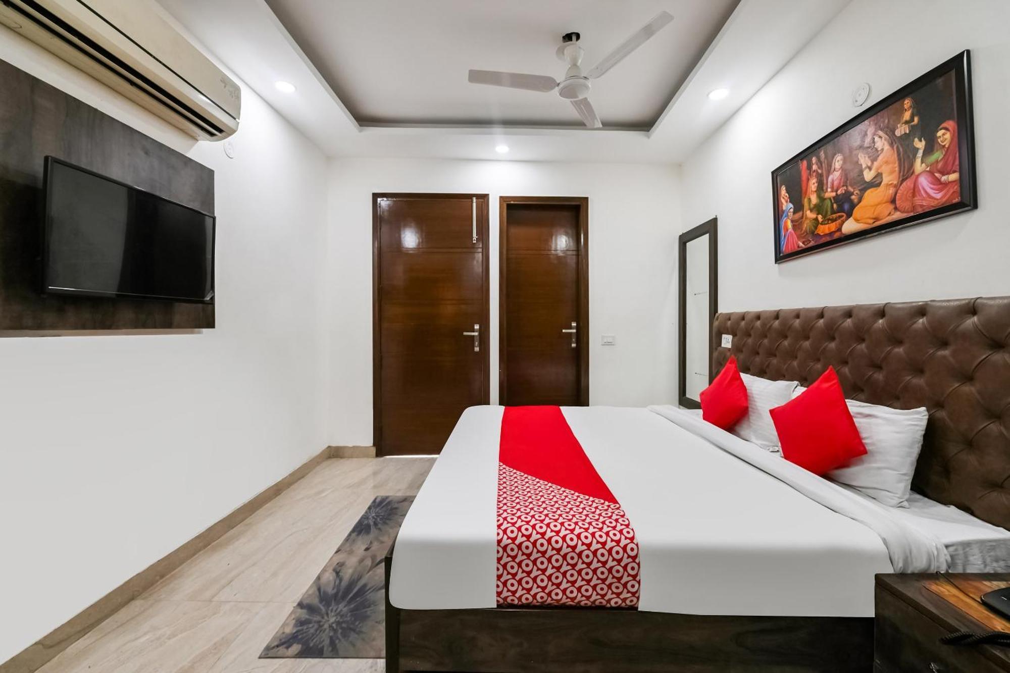 Hotel O Premium Rooms Chhatarpur Új-Delhi Kültér fotó