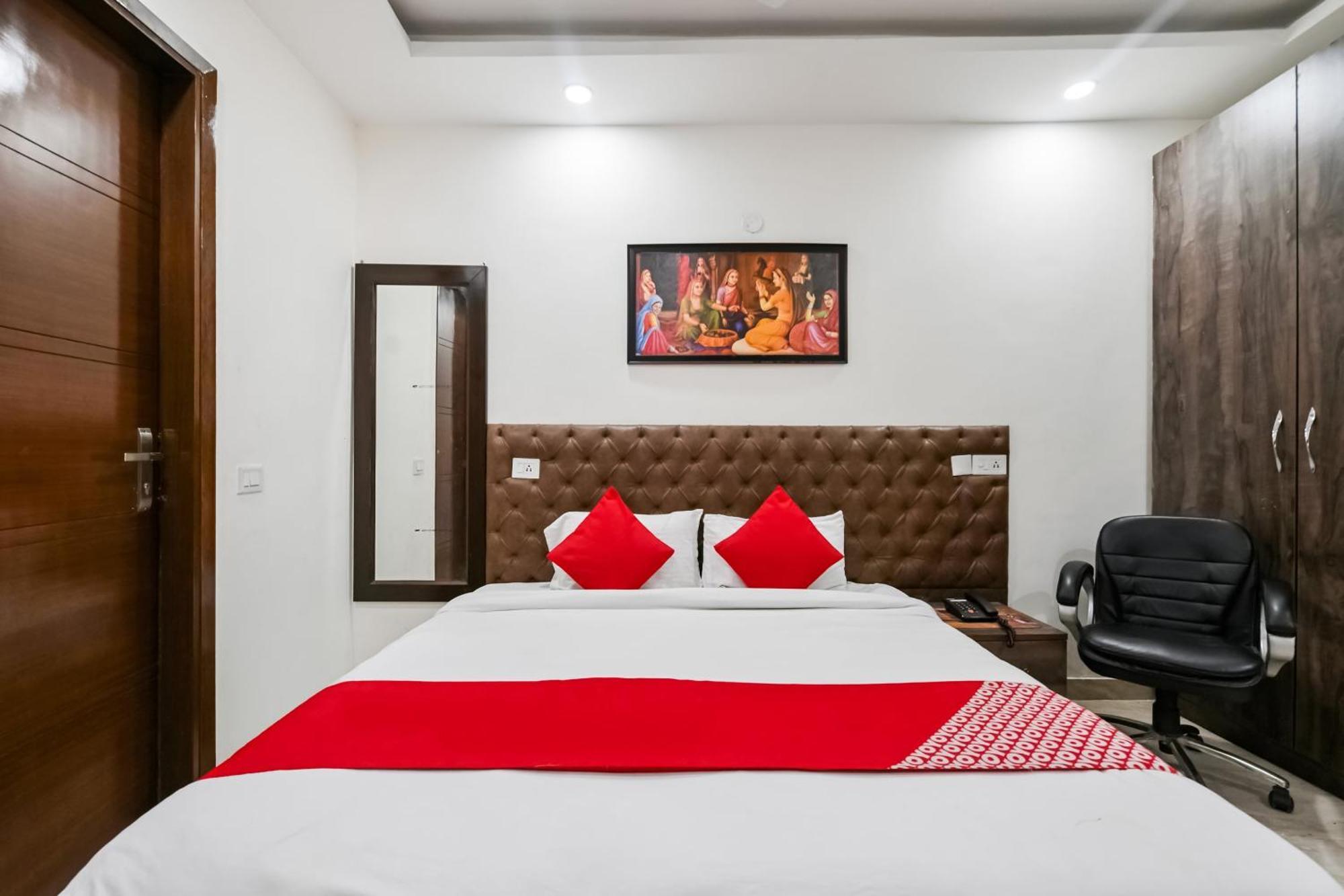 Hotel O Premium Rooms Chhatarpur Új-Delhi Kültér fotó