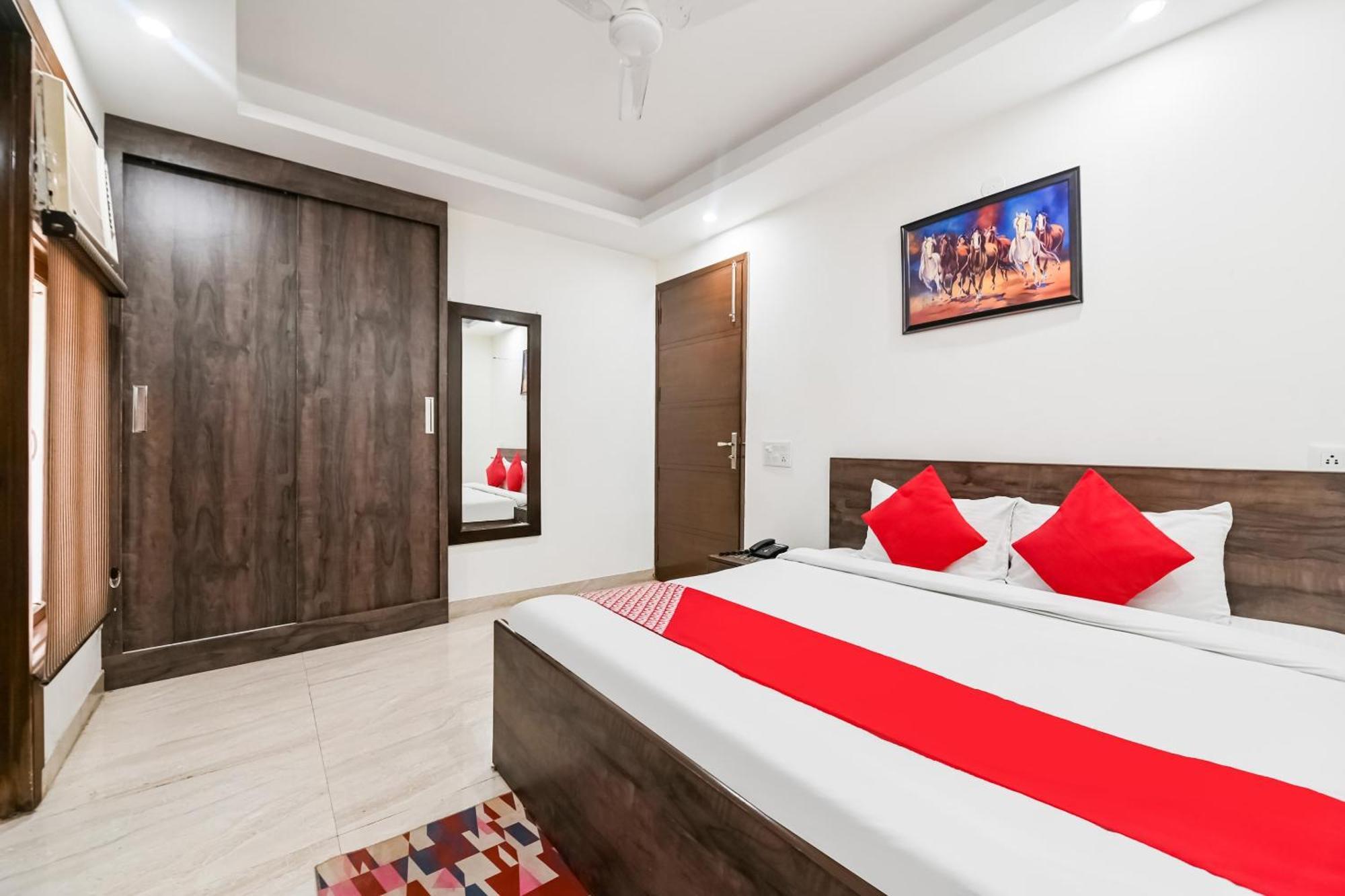 Hotel O Premium Rooms Chhatarpur Új-Delhi Kültér fotó