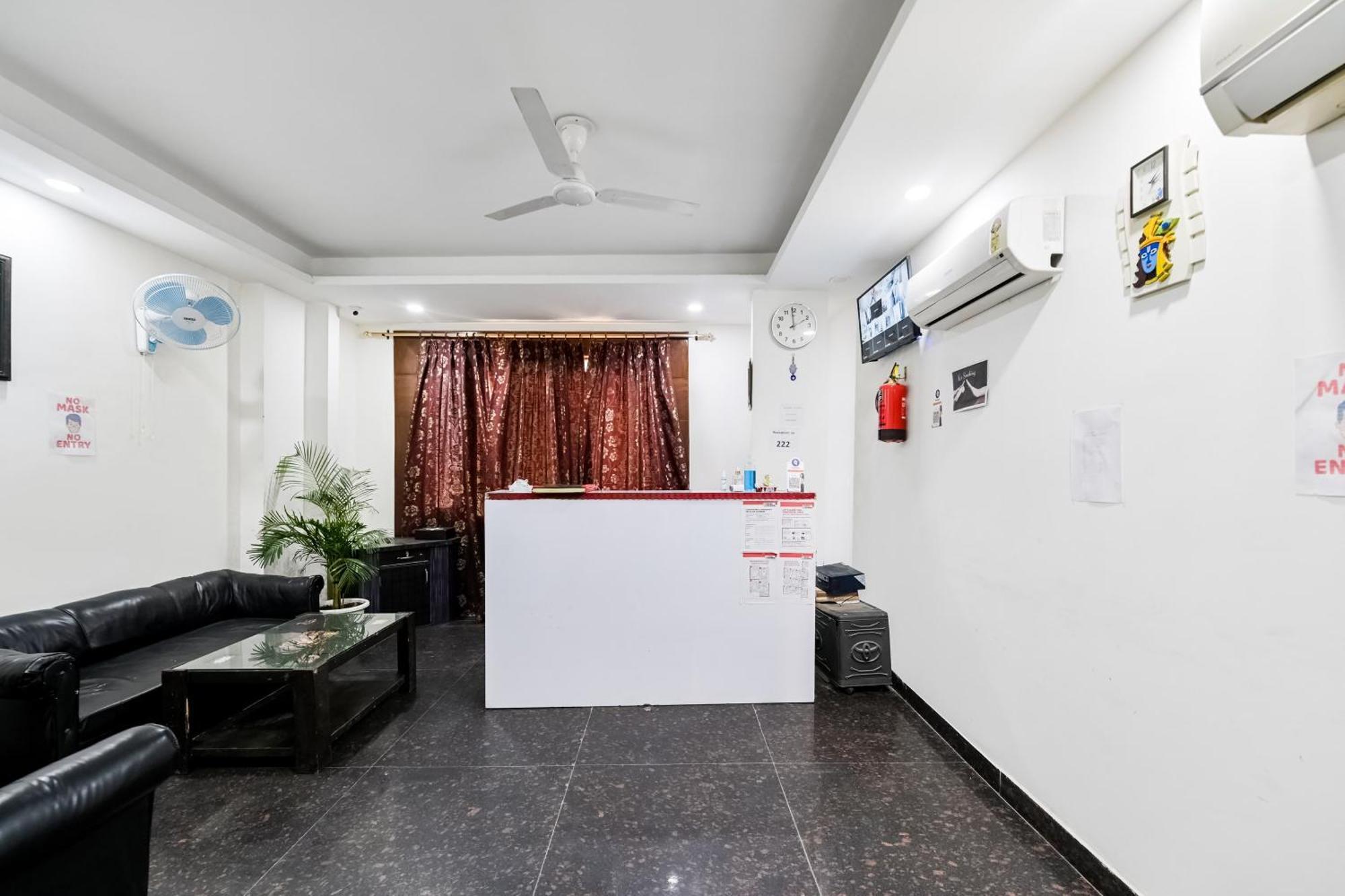 Hotel O Premium Rooms Chhatarpur Új-Delhi Kültér fotó