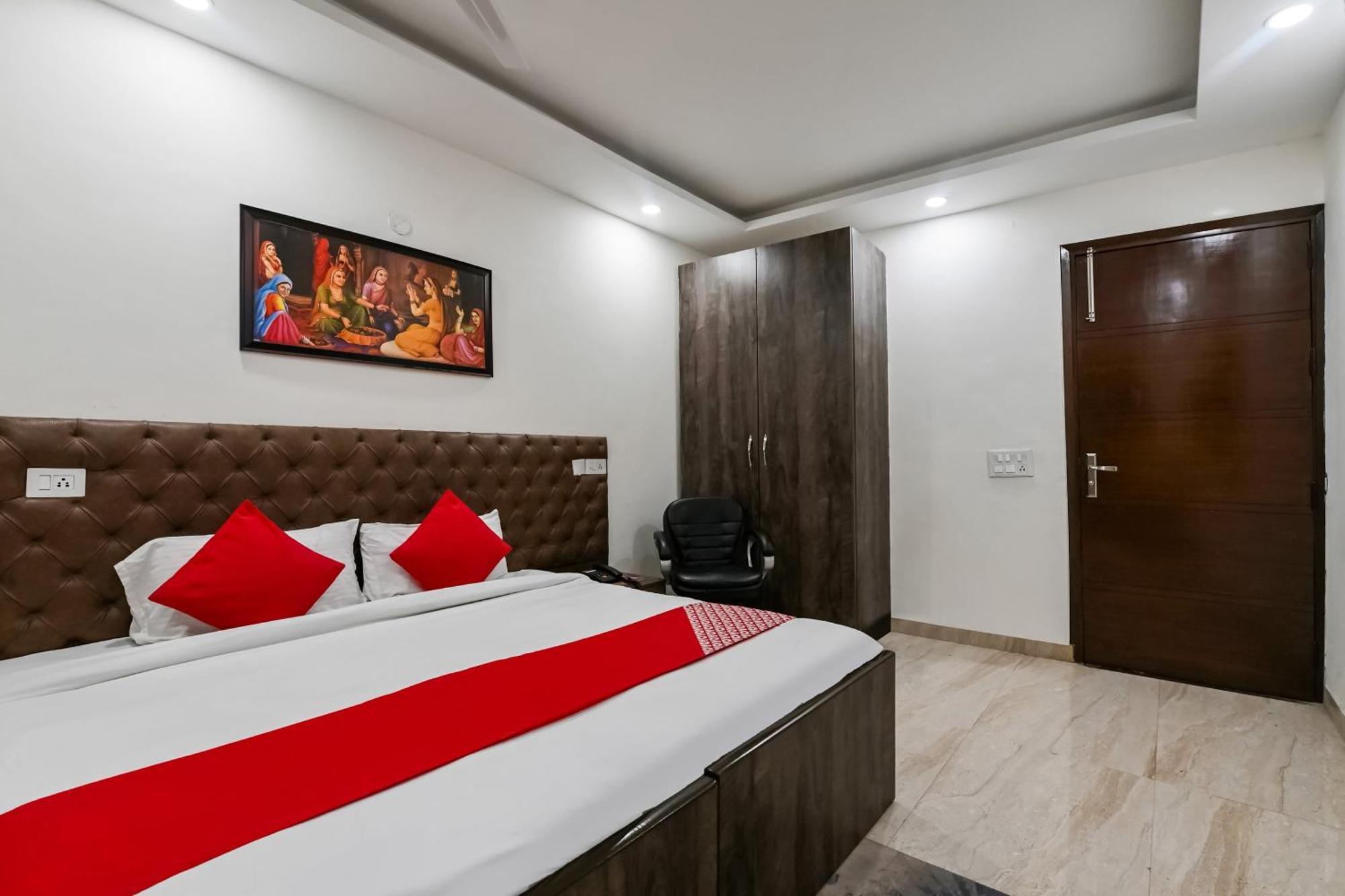 Hotel O Premium Rooms Chhatarpur Új-Delhi Kültér fotó