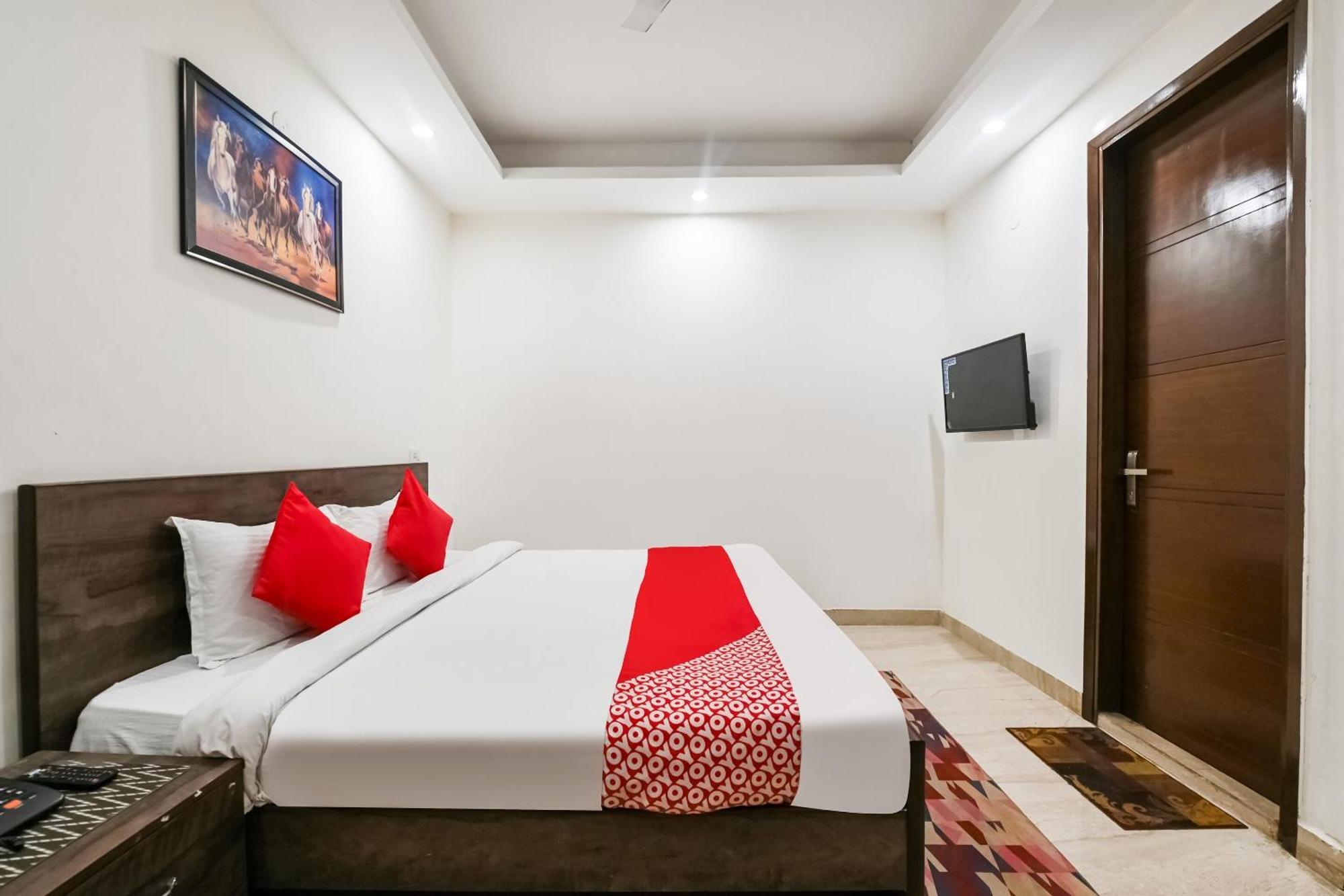 Hotel O Premium Rooms Chhatarpur Új-Delhi Kültér fotó