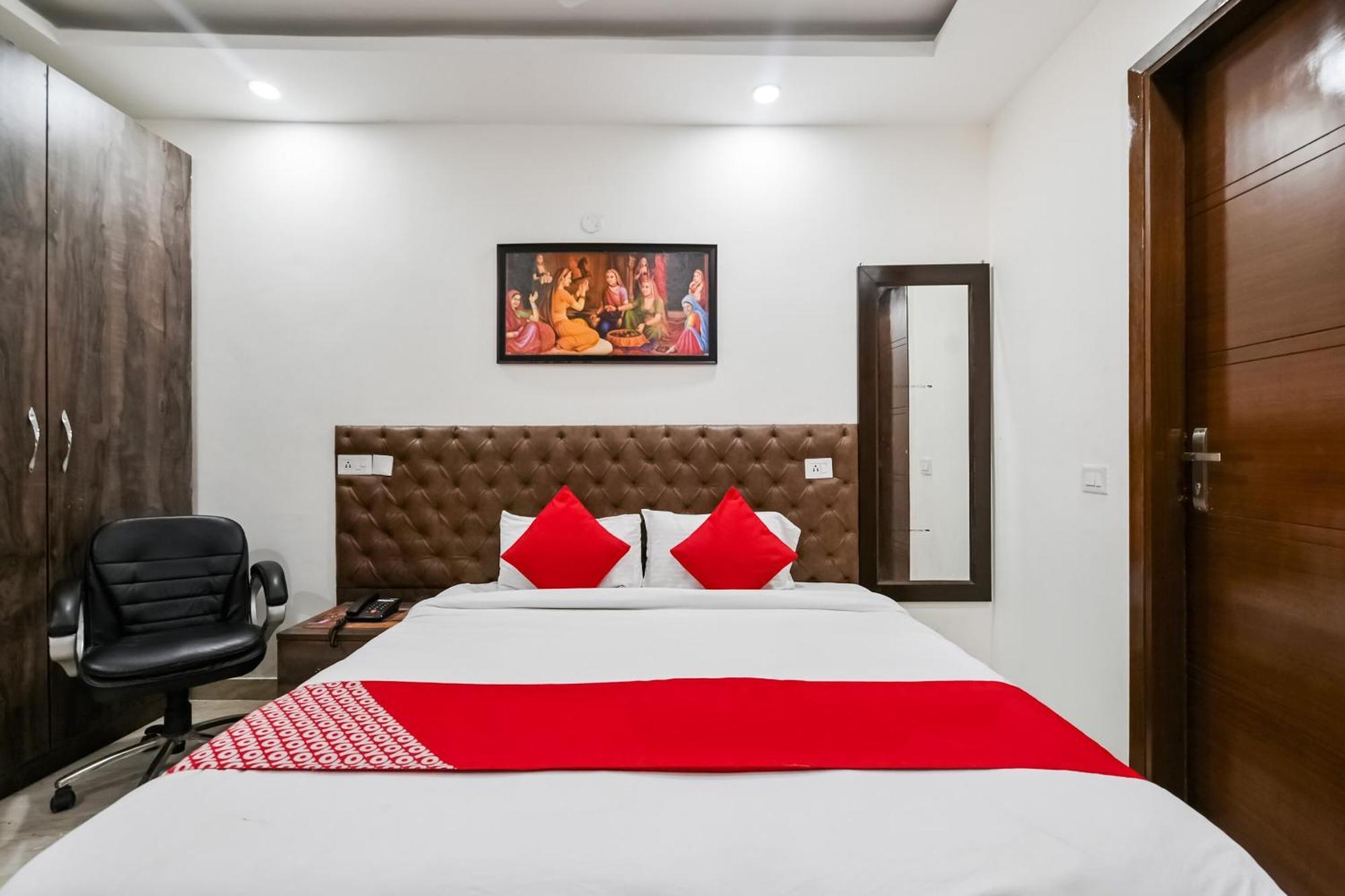 Hotel O Premium Rooms Chhatarpur Új-Delhi Kültér fotó